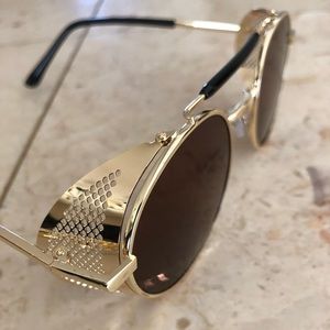 New gold round frame sunglasses 🕶